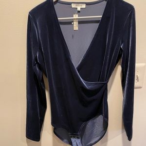 NWT never been worn Madewell navy velvet bodysuit